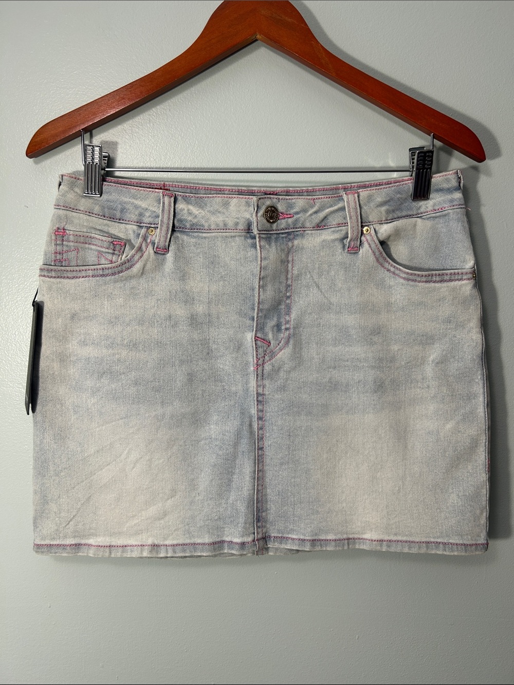 True Religion 29 Skirt in Light Endless Wash Pink Stitch Denim Mini Skirt NWT